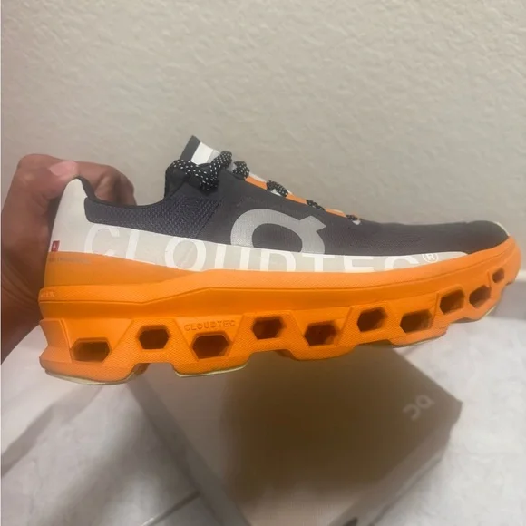 On Running Cloudmonster 9 men/10.5 women/ worn 3 times - Picture 2 of 6